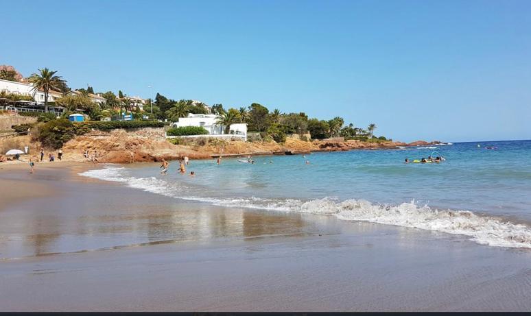 La Belle Vue-Charming Duplex Apartment With Sea View, 50 Meters From Beach And Private Parking Saint-Raphaël المظهر الخارجي الصورة